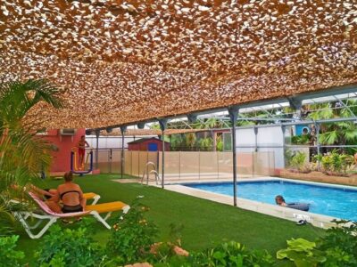 Piscina parque tropical